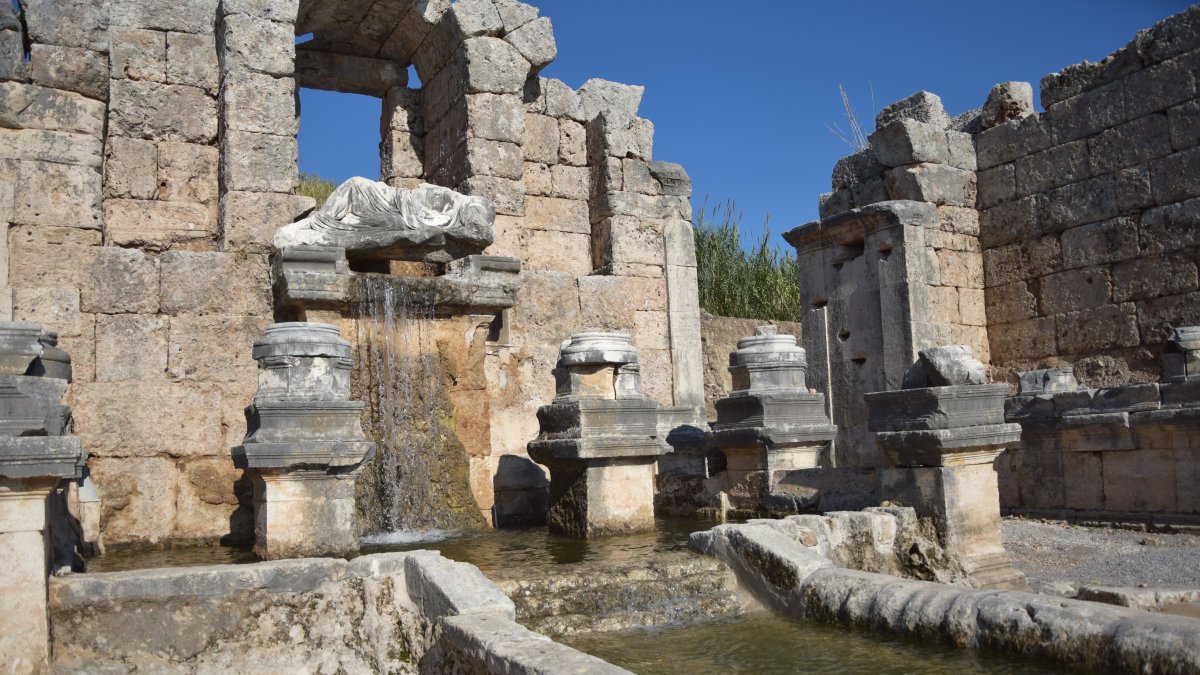 As part of Türkiye’s initiative to restore historical fountains, the 1,800-year-old Kestros Fountain has been successfully revived in Perge, Antalya, Türkiye, Nov. 19, 2024. (IHA Photo)