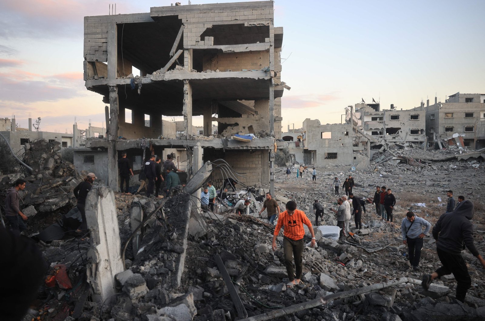 Palestinians inspect the damage at the site of an Israeli airstrike on the Bureij refugee camp, Gaza Strip, Palestine, Nov. 19, 2024. (AFP Photo)