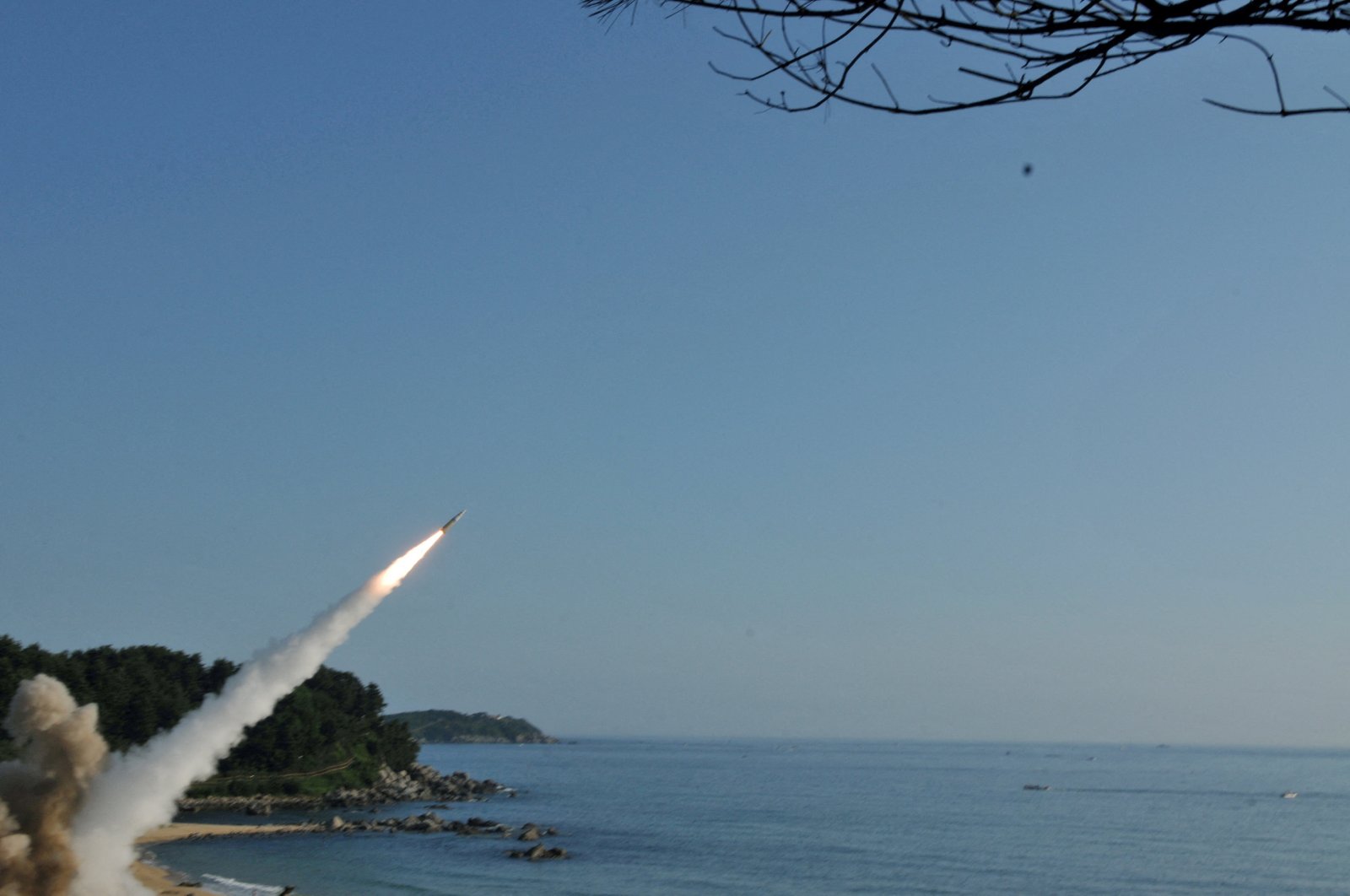 U.S. and South Korean troops fire the Army Tactical Missile System (ATACMS) into the waters of the East Sea, off South Korea, July 5, 2017. (Reuters Photo)