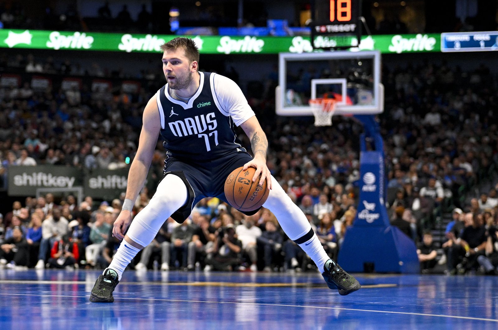 Dallas Mavericks guard Luka Doncic brings the ball upcourt against the New Orleans Pelicans during the second half at the American Airlines Center,  Dallas, Texas, U.S., Nov. 19, 2024. (Reuters Photo)