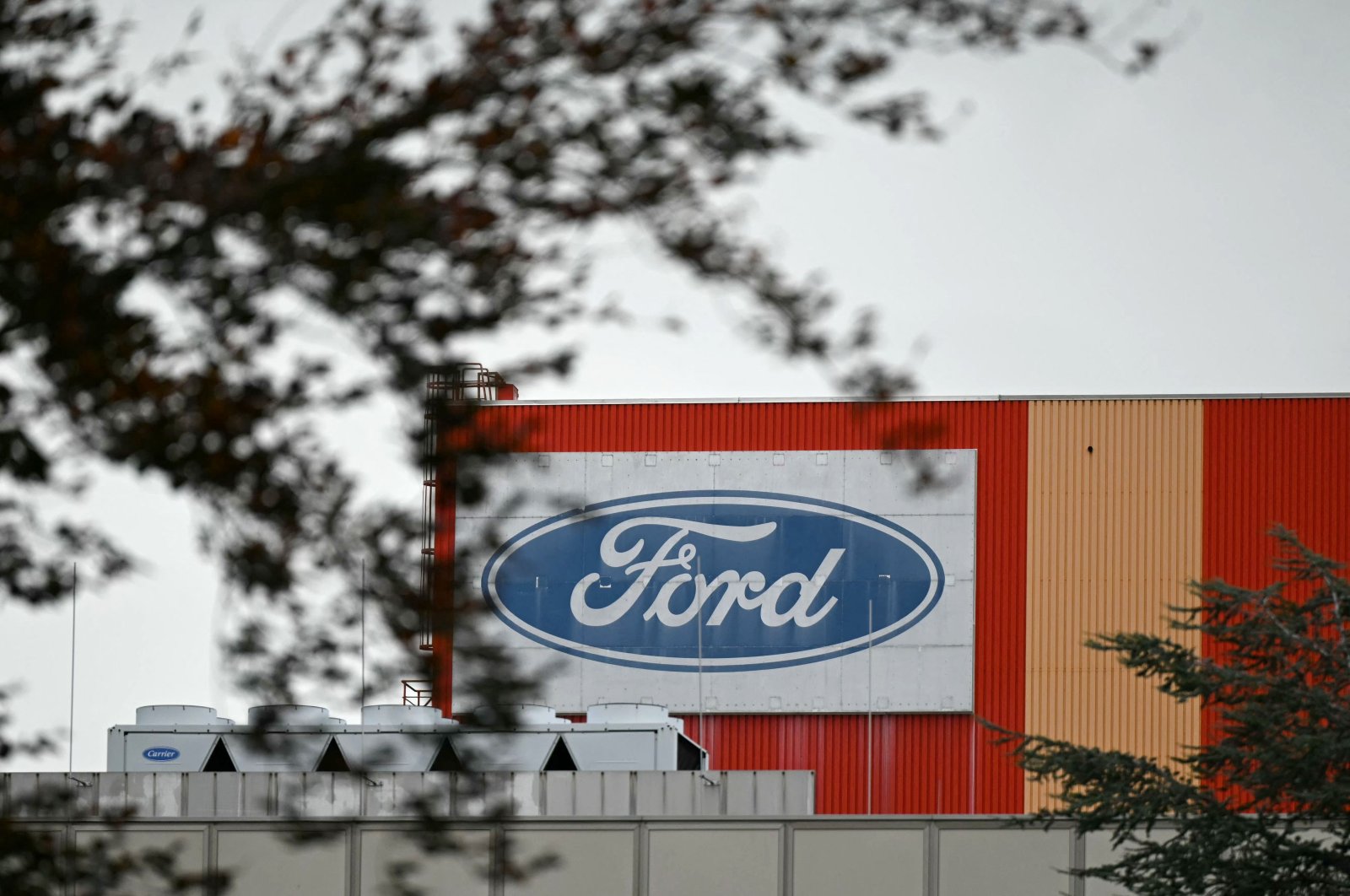 The logo of car manufacturer Ford is pictured on the facade of the Ford plant in Cologne, Germany, Oct. 29, 2024. (AFP Photo)