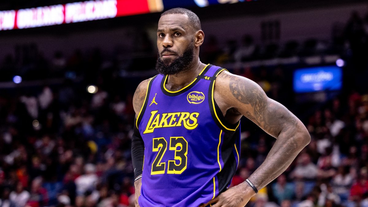 Los Angeles Lakers forward LeBron James looks on against the New Orleans Pelicans during the first half at Smoothie King Center, New Orleans, Louisiana, U.S., Nov. 16, 2024. (Reuters Photo)