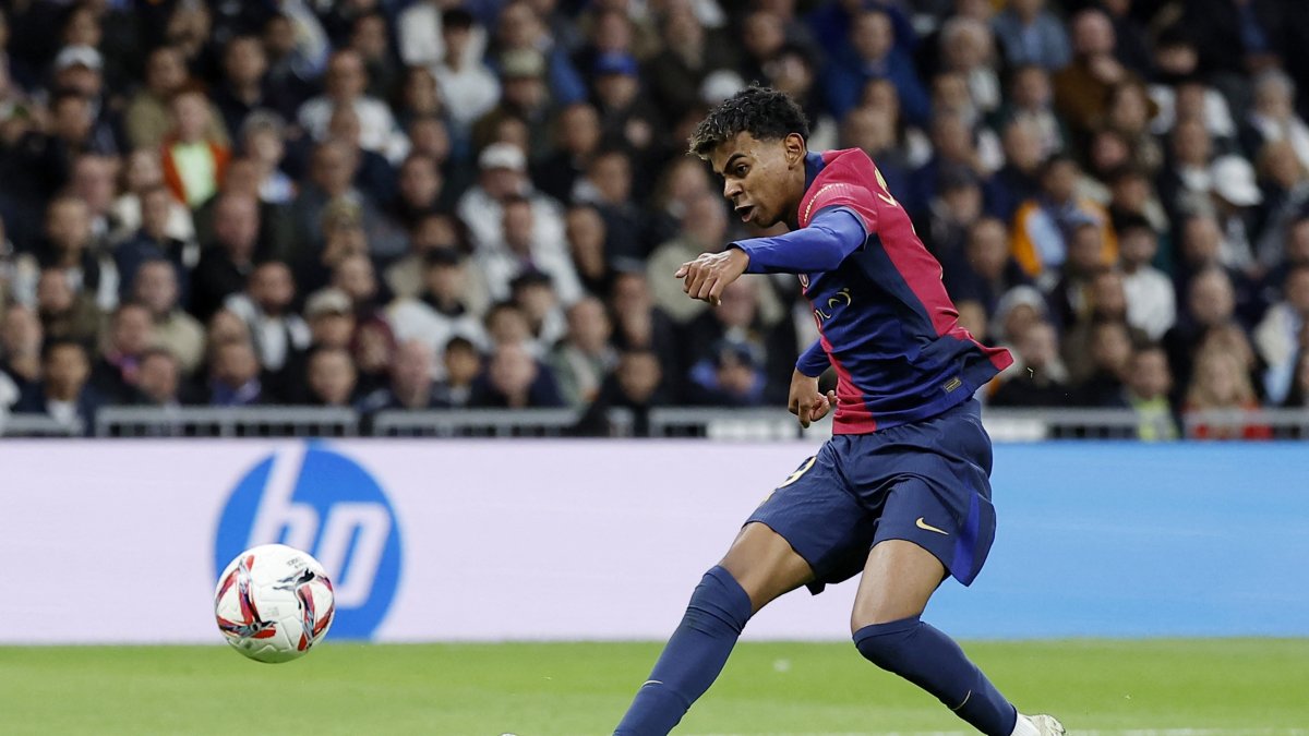Barcelona&#039;s Lamine Yamal scores their third goal during the LaLiga match against Real Madrid at the Santiago Bernabeu, Madrid, Spain, Oct. 26, 2024. (Reuters Photo)