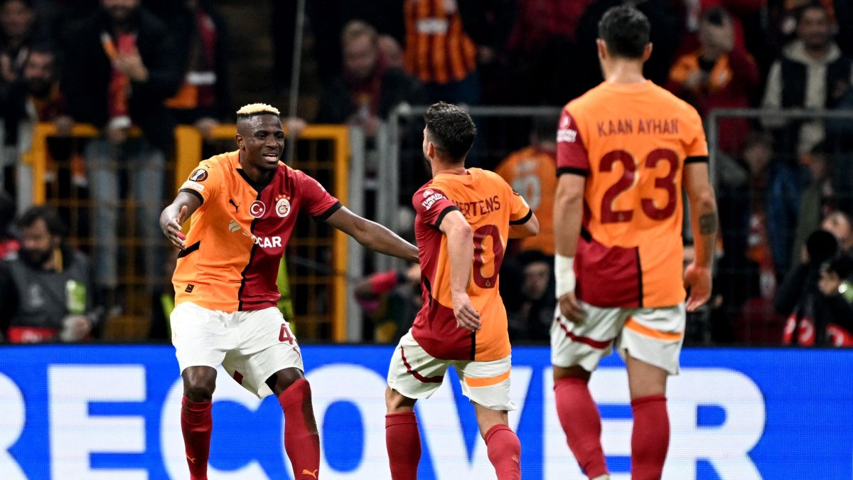 Galatasaray’s Victor Osimhen (L) celebrates with his teammates after scoring a goal during the UEFA Europa League, League phase, Matchday 4 match against Tottenham at the RAMS Park, Istanbul, Türkiye, Nov. 7, 2024. (AFP Photo)