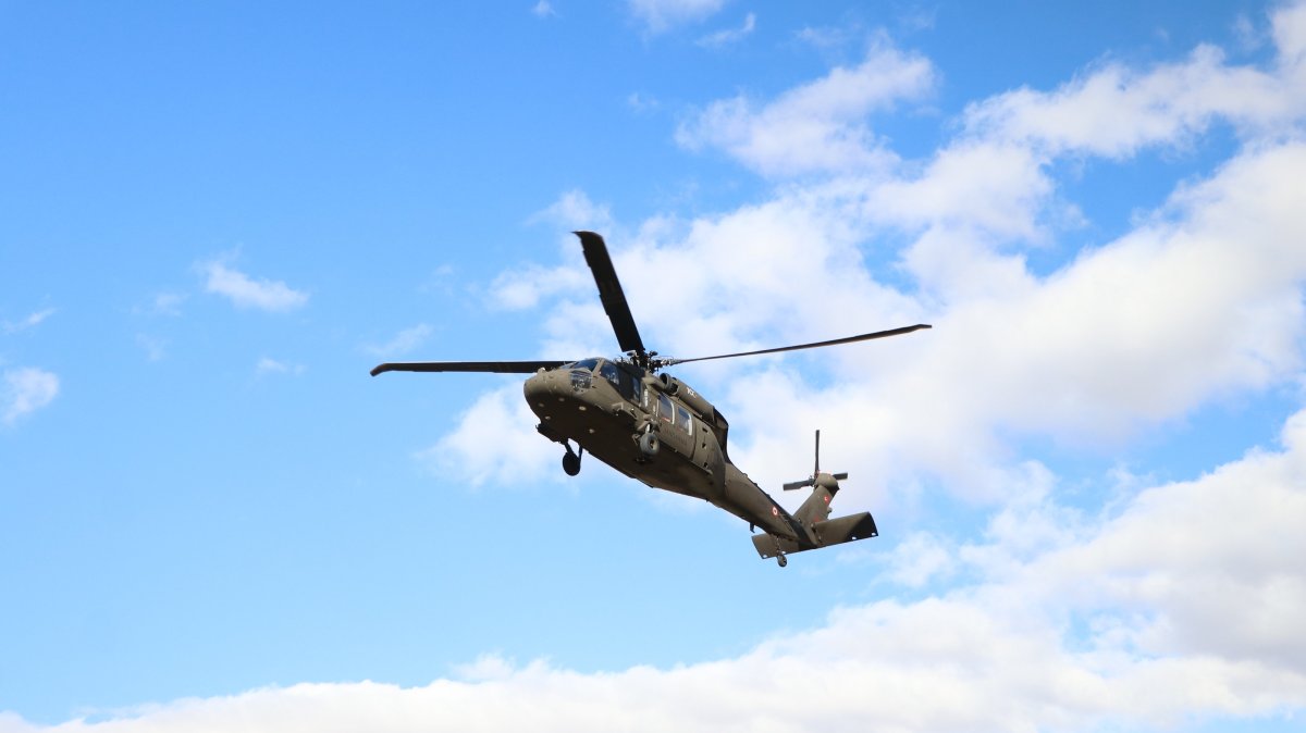 Teams use helicopter to search for two missing Belarusian sisters in Aladağlar, Niğde, Türkiye, Nov. 20, 2024. (AA Photo) 