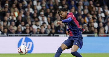 Barcelona's Lamine Yamal scores their third goal during the LaLiga match against Real Madrid at the Santiago Bernabeu, Madrid, Spain, Oct. 26, 2024. (Reuters Photo)