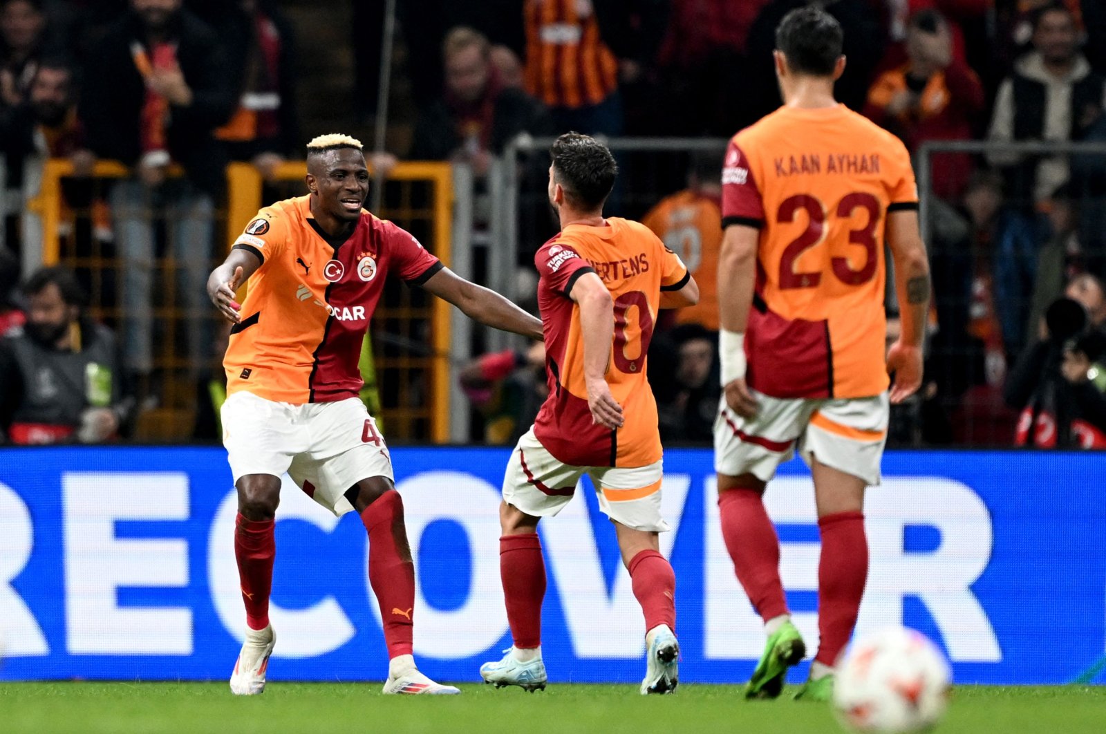 Galatasaray’s Victor Osimhen (L) celebrates with his teammates after scoring a goal during the UEFA Europa League, League phase, Matchday 4 match against Tottenham at the RAMS Park, Istanbul, Türkiye, Nov. 7, 2024. (AFP Photo)