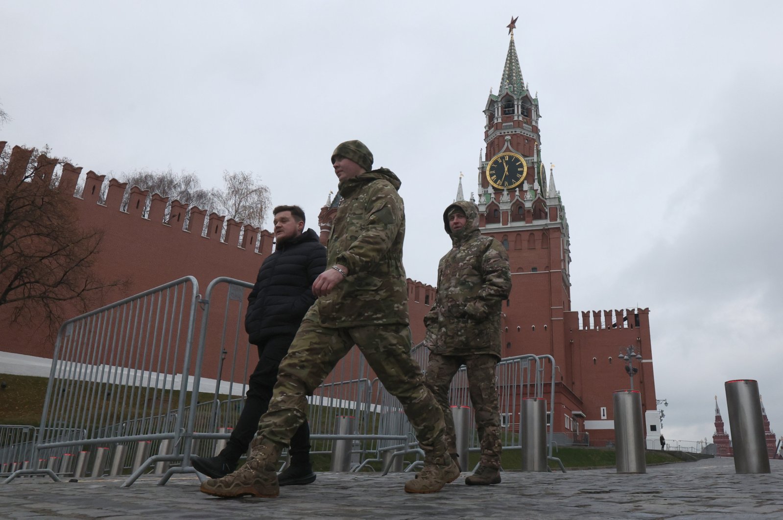 Men in military uniform walk at the Red Square outside the Kremlin in Moscow, Russia, Nov. 20, 2024. (EPA Photo)