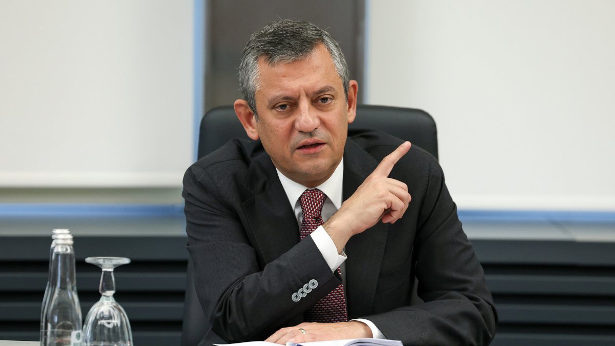 Republican People&#039;s Party (CHP) Chair Özgür Özel hosts a delegation from the Leftist Party at the CHP headquarters in the capital Ankara, Türkiye, Nov. 21, 2024. (AA Photo)