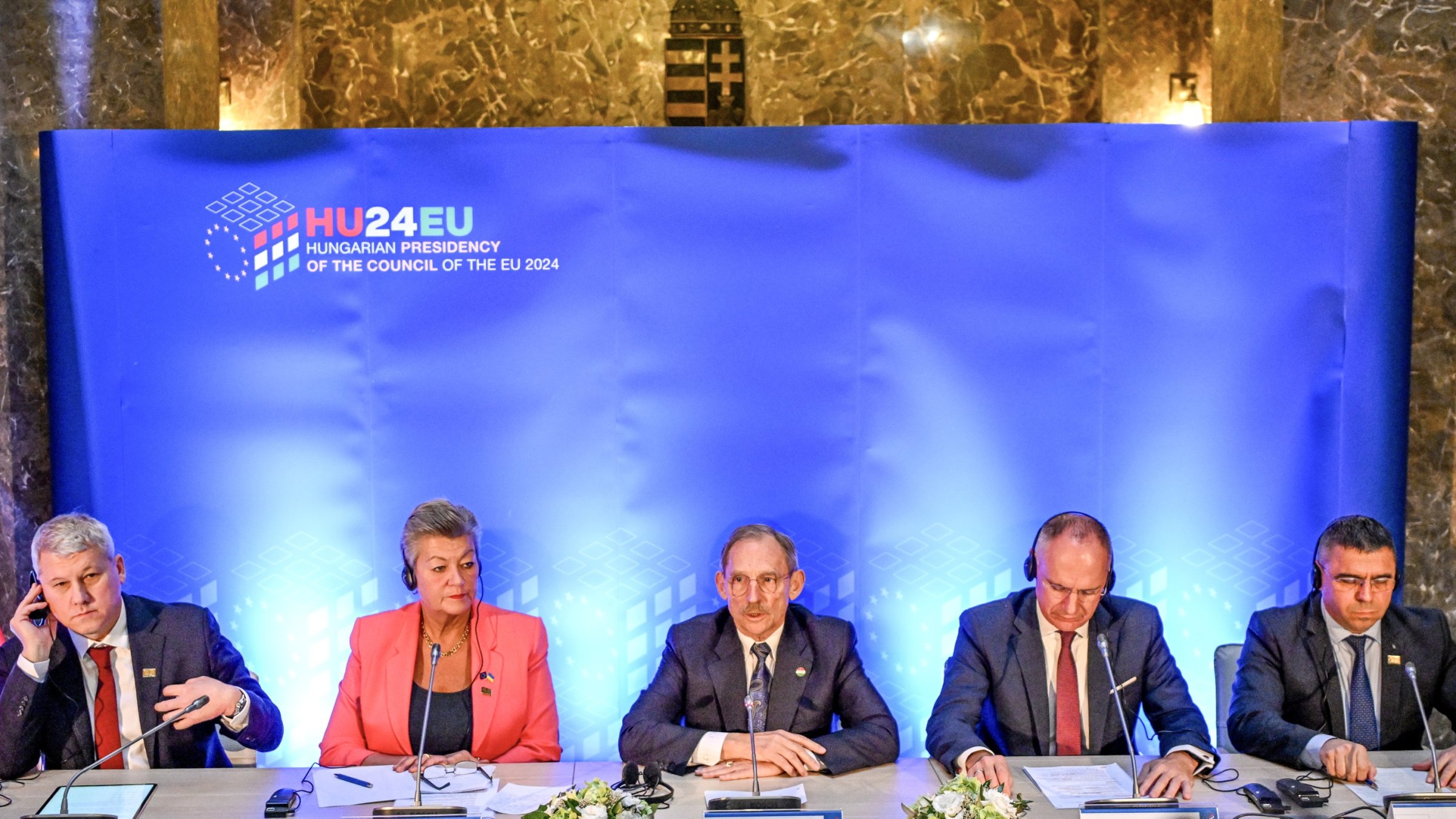 Romanian Deputy Prime Minister and Interior Minister Catalin Predoiu, European Commissioner for Home Affairs Ylva Johansson, Hungarian Interior Minister Sandor Pinter, Austrian Interior Minister Gerhard Karner and Bulgarian Interior Minister Atanas Ilkov hold a news conference following their meeting, in Budapest, Hungary, Nov. 22, 2024. (EPA Photo)