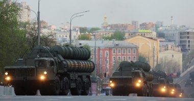 Russian S-400 anti-aircraft missile systems drive along the street before a rehearsal for a military parade marking the anniversary of the victory over Nazi Germany in World War II, Moscow, Russia, April 27, 2023. (Reuters Photo)