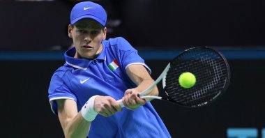 Jannik Sinner returns the ball to Sebastian Baez during their quarter-final singles match between Italy and Argentina at the Davis Cup Finals at the Palacio de Deportes Jose Maria Martin Carpena arena, Malaga, Spain, Nov. 21, 2024. (AFP Photo)