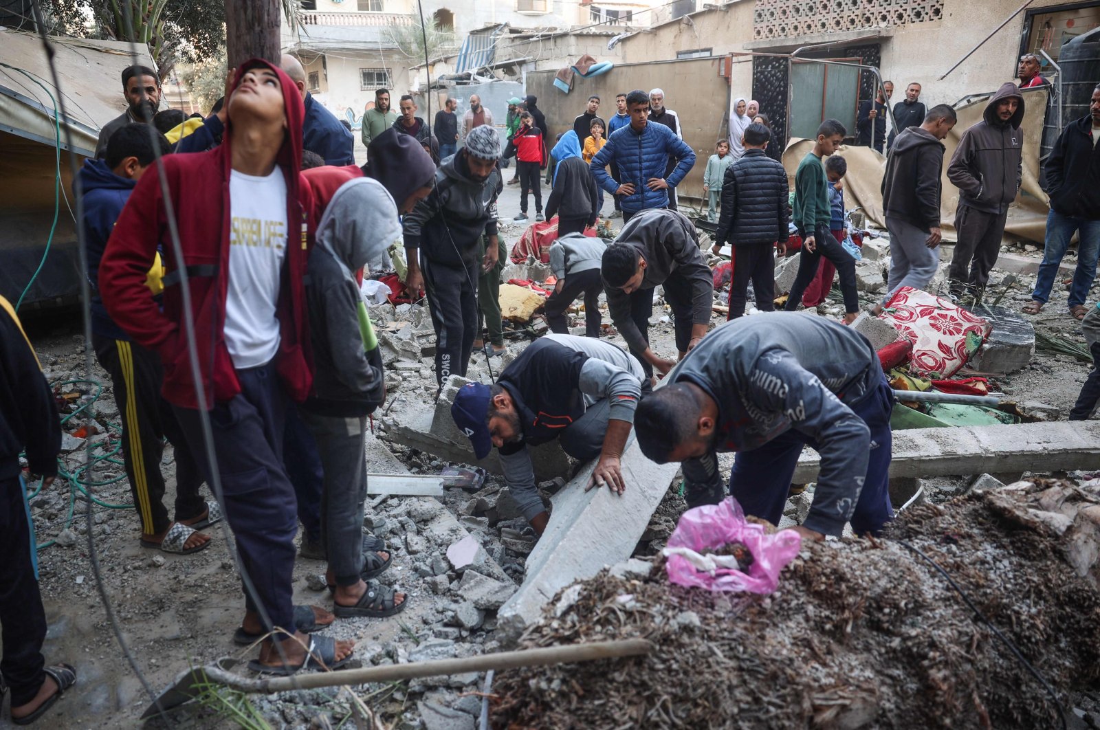 People check the site on an Israeli strike at a house in Nuseirat, Gaza Strip, Palestine, Nov. 22, 2024. (AFP Photo)