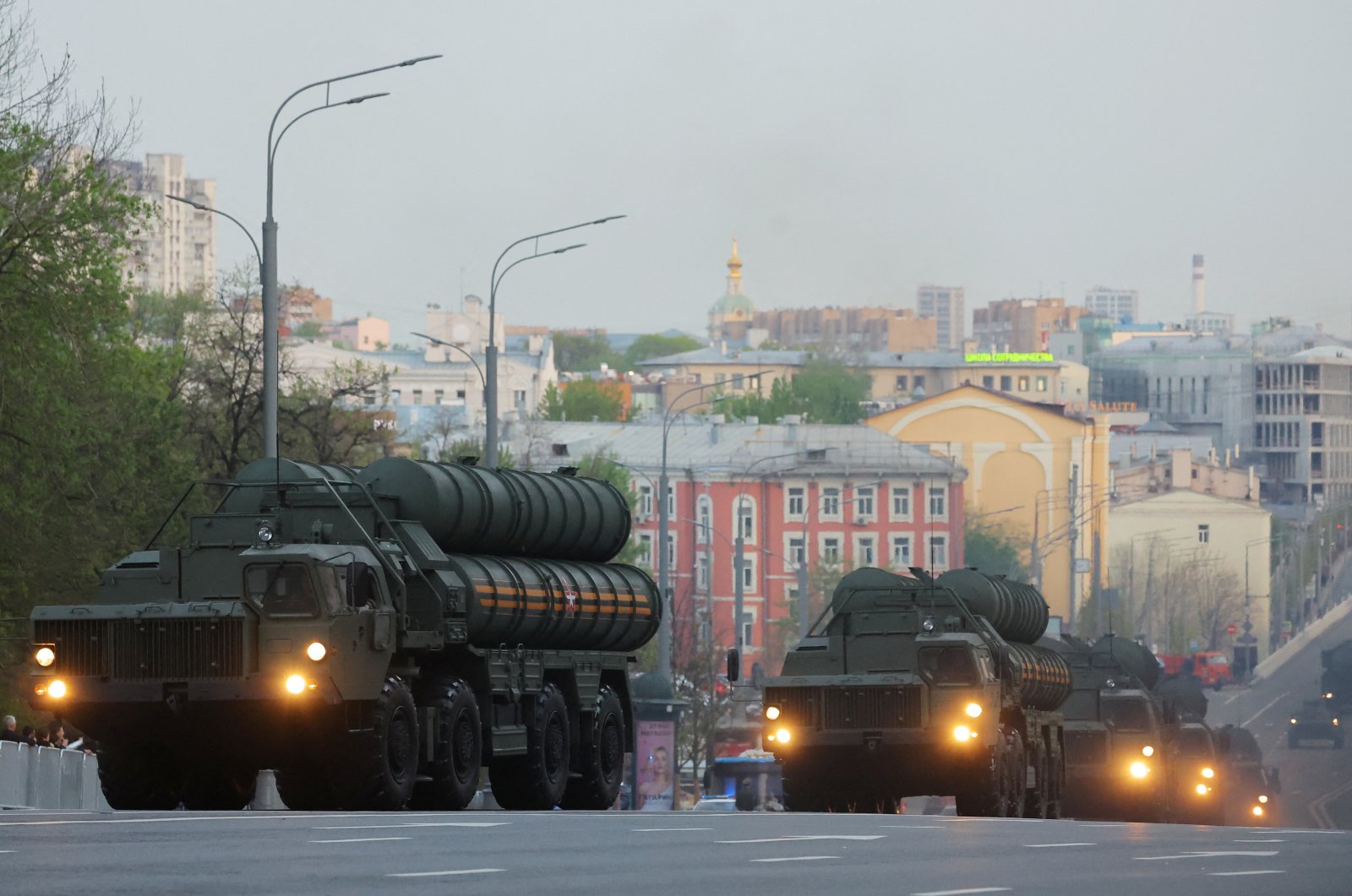 Russian S-400 anti-aircraft missile systems drive along the street before a rehearsal for a military parade marking the anniversary of the victory over Nazi Germany in World War II, Moscow, Russia, April 27, 2023. (Reuters Photo)