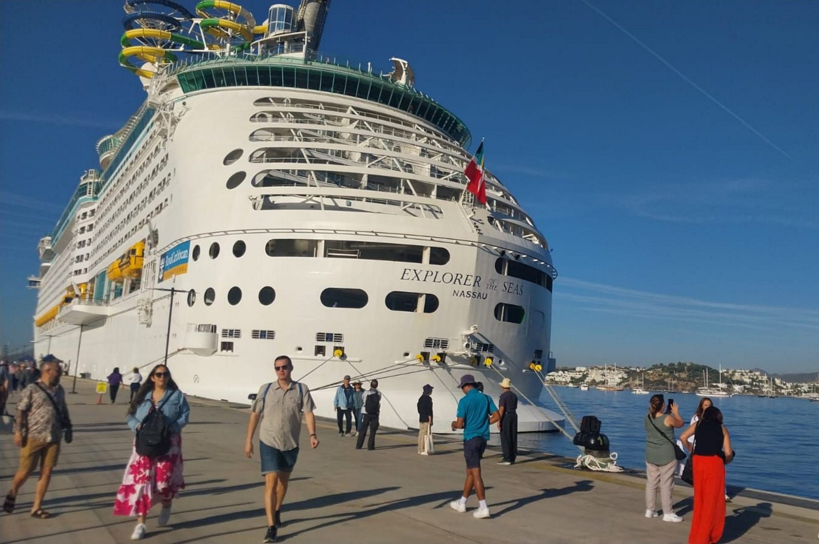 Tourists get off a cruiser in the Bodrum district of Muğla, southwestern Türkiye, Oct. 24, 2024. (AA Photo)