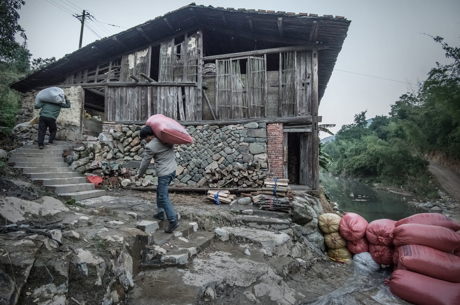 Changshun oil mill, located in Sanxi township, Minqing County in East China&#039;s Fujian province, known as the &quot;hometown of camellia oil,&quot; has a history of about 100 years of making tea oil from camellias seeds, Jan. 17, 2016. (Reuters File Photo)