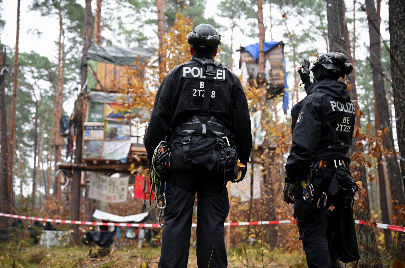 German police officers prepare to clear a protest camp where activists set up tree houses in a forest to protest against the expansion of the Tesla Gigafactory in Gruenheide near Berlin, Germany, Nov. 19, 2024. (Reuters Photo)