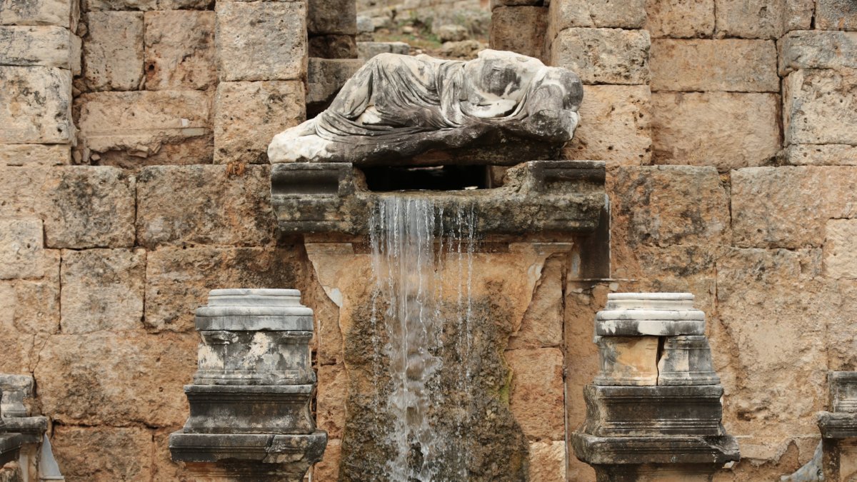 The Kestros Fountain flows once again, showcasing the grandeur of ancient Roman engineering, Antalya, Türkiye, Nov. 22, 2024. (AA Photo)