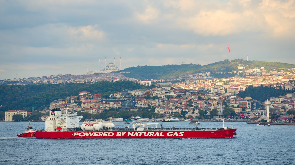 A large red tanker labeled &quot;Powered by Natural Gas&quot; sails through the Bosporus in Istanbul, Türkiye, Sept. 2, 2024. (Reuters Photo)