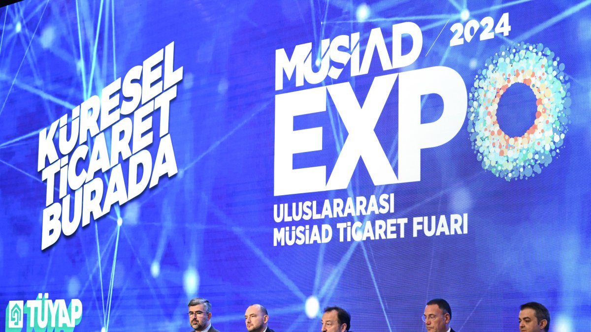 MÜSIAD head Mahmut Asmalı (C) delivers a speech during a news conference ahead of the MÜSIAD Expo 2024, Istanbul, Türkiye, Nov. 4, 2024. (AA Photo)