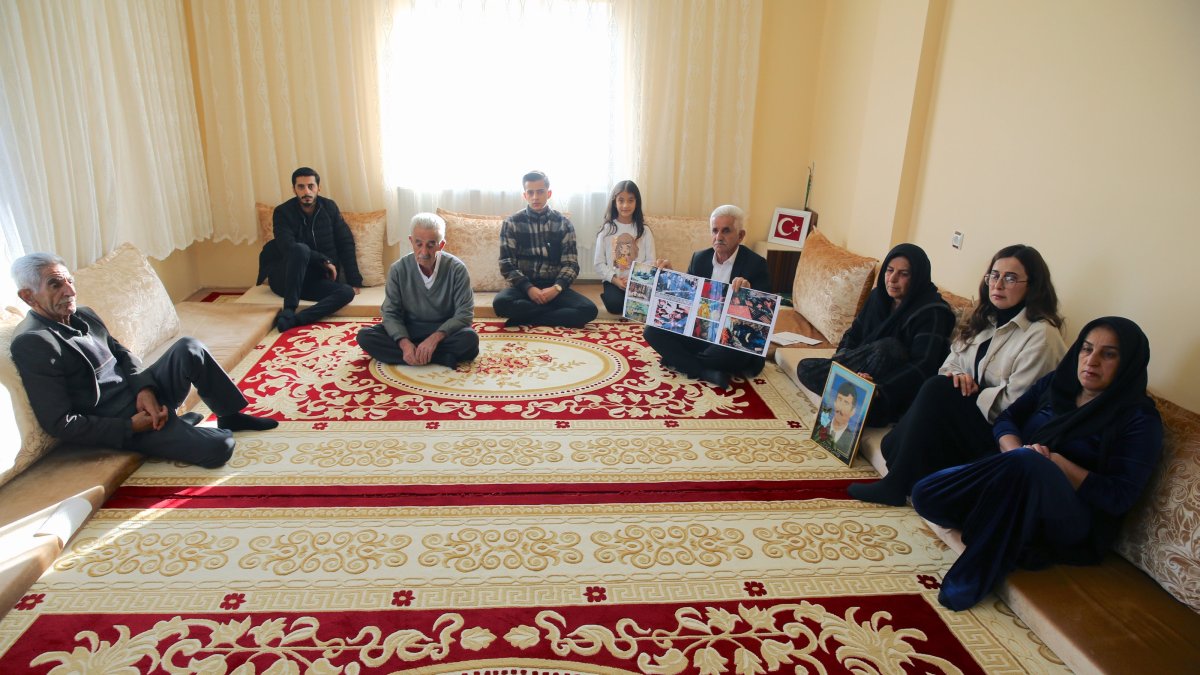 Members of the Boz and Aykut families hold photos of their loved ones killed by the PKK as they mourn in Hakkari, southeastern Türkiye, Nov. 23, 2024. (AA Photo)