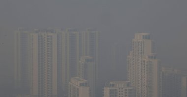 High-rise residential buildings are enveloped in smog due to air pollution, Gurugram, India, Nov. 22, 2024. (Reuters Photo)