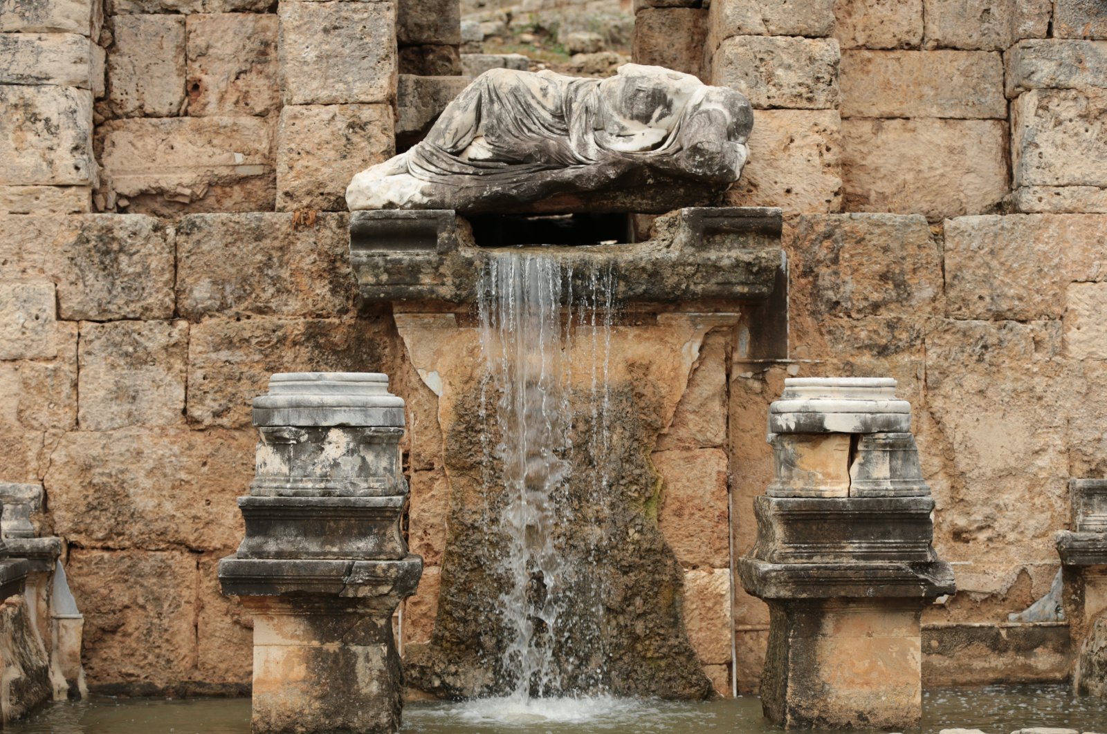 The Kestros Fountain flows once again, showcasing the grandeur of ancient Roman engineering, Antalya, Türkiye, Nov. 22, 2024. (AA Photo)