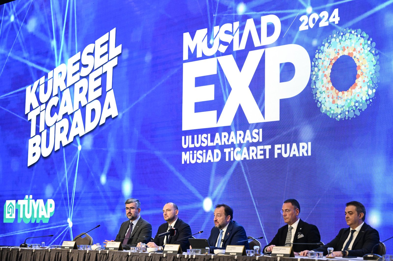 MÜSIAD head Mahmut Asmalı (C) delivers a speech during a news conference ahead of the MÜSIAD Expo 2024, Istanbul, Türkiye, Nov. 4, 2024. (AA Photo)