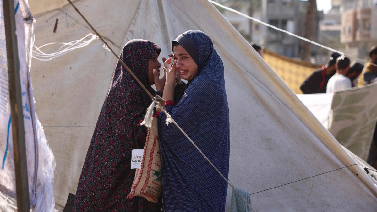 Women react after a tent that was sheltering displaced Palestinians was hit in an Israeli strike, Deir el-Balah, the Gaza Strip, Palestine, Nov. 21, 2024. (AFP Photo)