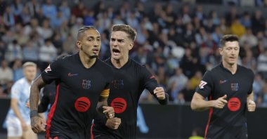 Barcelona&#039;s Raphinha (L) celebrates with teammates after scoring during the La Liga match against Celta Vigo at Balaidos stadium, Vigo, Galicia, Spain, Nov. 23, 2024. (EPA Photo)
