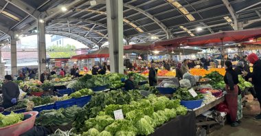 People are seen at a local bazaar in Zonguldak province, northern Türkiye, Nov. 16, 2024. (IHA Photo)