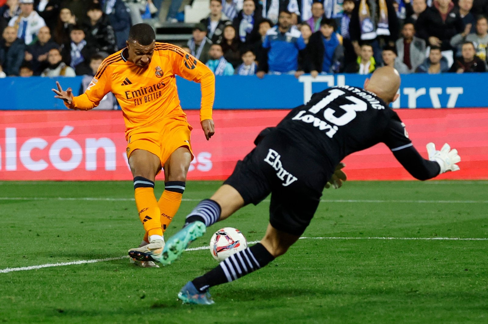 Real Madrid&#039;s Kylian Mbappe (L) scores the opening goal during the La Liga match against Leganes at the Estadio Municipal Butarque, Leganes, Spain, Nov. 24, 2024. (AFP Photo)