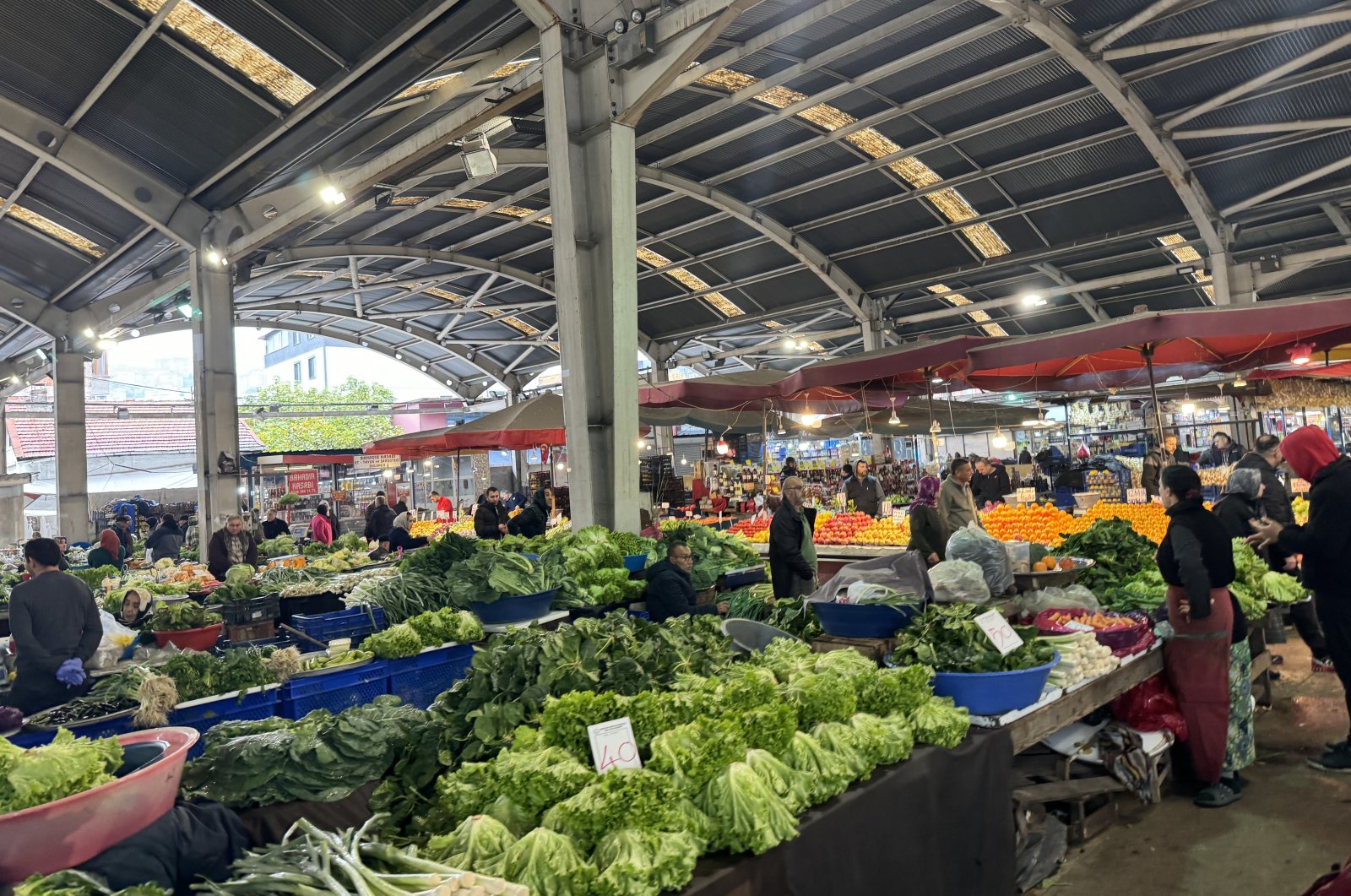 People are seen at a local bazaar in Zonguldak province, northern Türkiye, Nov. 16, 2024. (IHA Photo)