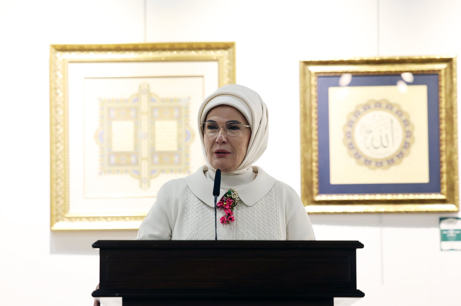 First lady Emine Erdoğan speaks at the opening of the &quot;Mixed Exhibition&quot; in Dolmabahçe Gallery Hall, Istanbul, Türkiye. Nov. 23, 2024. (AA Photo)