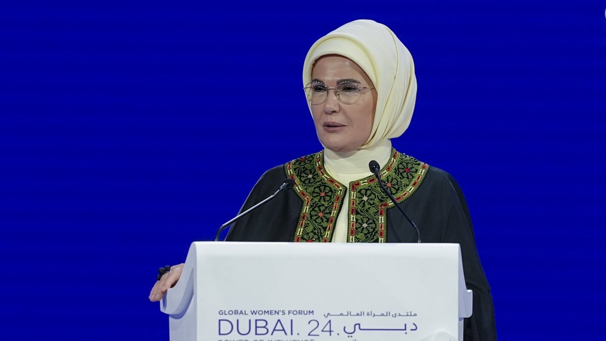 First lady Emine Erdoğan speaks at the Global Women’s Forum in Dubai, UAE, Nov. 26, 2024. (AA Photo)