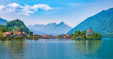 The fishing village of Iseltwald on Lake Brienz, Bern, Switzerland. (Shutterstock)
