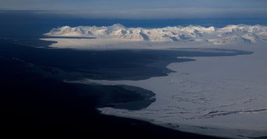 A general view of snowcapped mountains and the Arctic Ocean on the coast of Svalbard near Longyearbyen, Norway, April 5, 2023. (Reuters Photo)