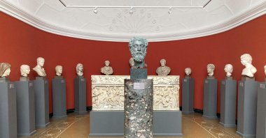 A bronze head of Roman Emperor Septimius Severus (145 AD-211 AD), Asia Minor, ca 195-211, displayed at the Ny Carlsberg Glyptotek museum in Copenhagen, June 29, 2023. (AFP File Photo)