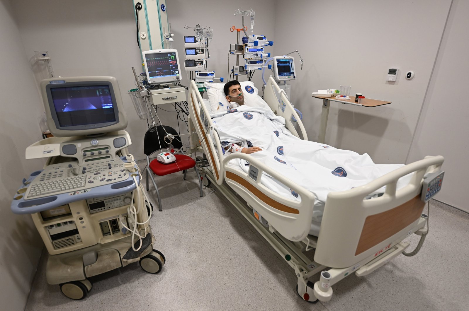 Recipient Mehmet Yıldırım, 32, lies on a hospital bed after undergoing heart transplant surgery in Antalya, southern Türkiye, Nov. 25, 2024. (AA Photo)