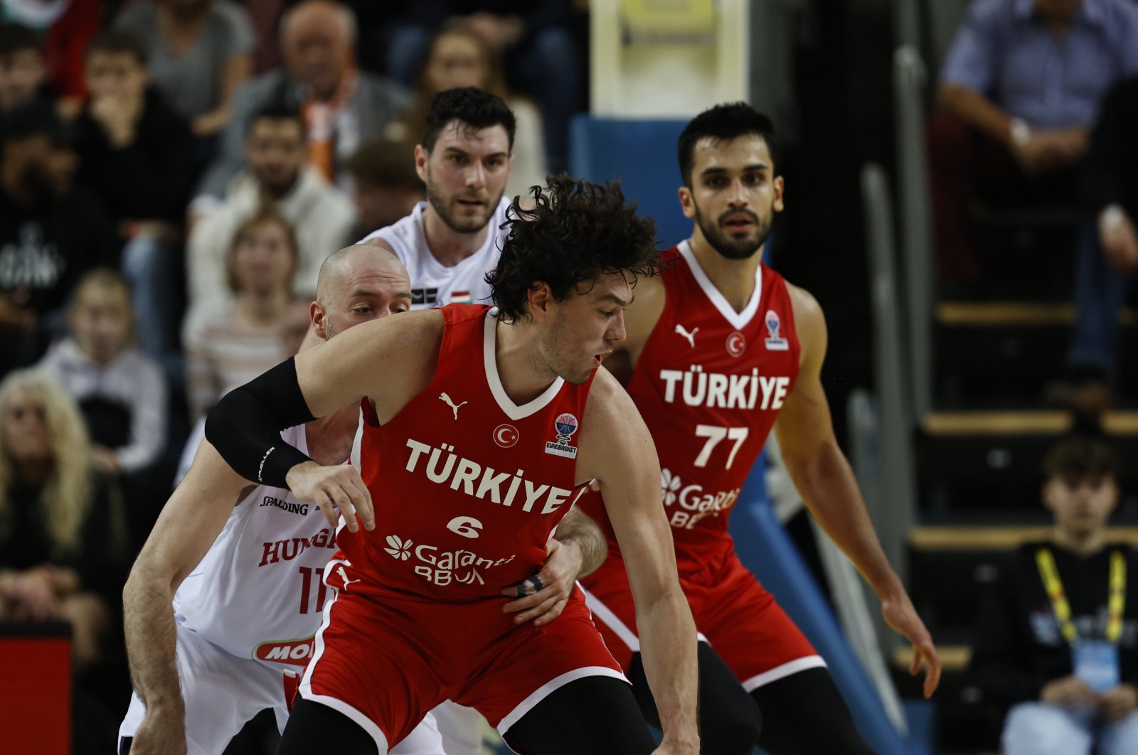 Türkiye&#039;s Cedi Osman in action during the FIBA ​​2025 European Men&#039;s Basketball Championship Qualifiers Group B match against Hungary at the Savaria Arena, Szombathely, Hungary, Nov. 25, 2024. (AA Photo)