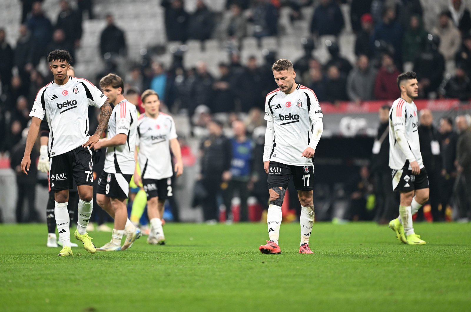 Beşiktaş players look dejected after losing the Süper Lig match against Göztepe at the Tüpraş Stadium, Istanbul, Türkiye, Nov. 24, 2024. (AA Photo)