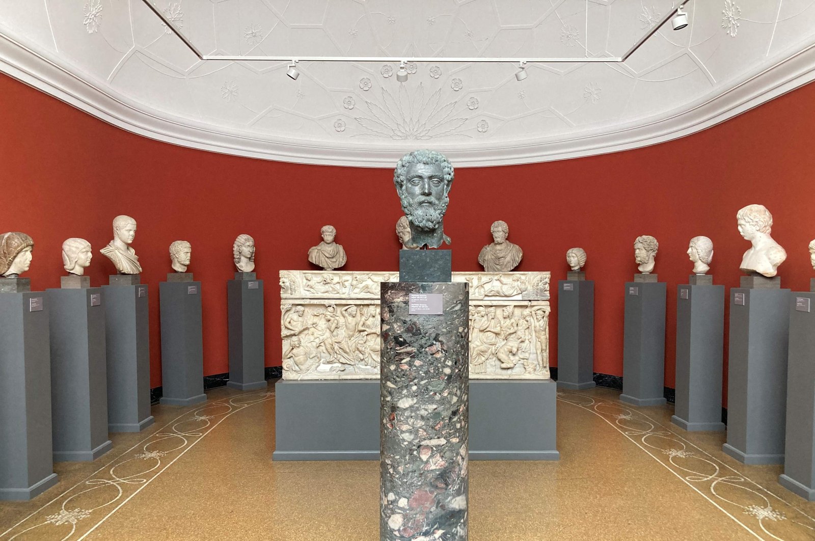 A bronze head of Roman Emperor Septimius Severus (145 AD-211 AD), Asia Minor, ca 195-211, displayed at the Ny Carlsberg Glyptotek museum in Copenhagen, June 29, 2023. (AFP File Photo)