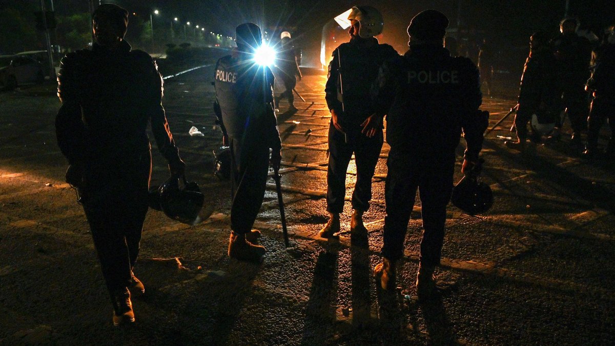 Policemen stand guard at the Red Zone area after an overnight operation against the supporters of jailed ex-PM Imran Khan, Islamabad, Pakistan, Nov. 27, 2024. (AFP Photo)