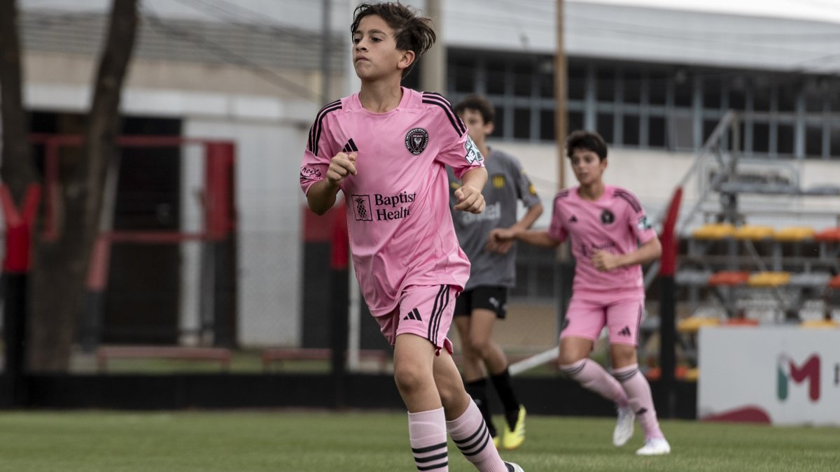 Inter Miami&#039;s Thiago Messi plays in a match against Penarol during the Newell&#039;s Cup, Rosario, Argentina, Nov. 26, 2024.(AP Photo)