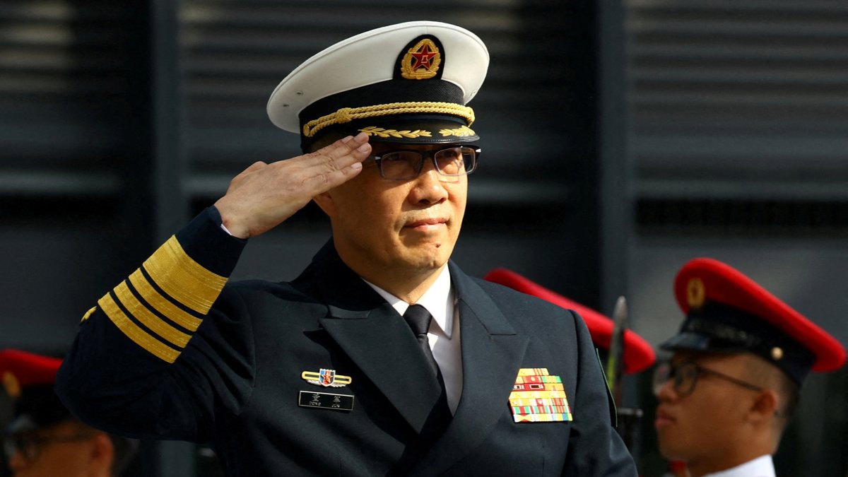 China&#039;s Defense Minister Dong Jun inspects honor guards in Singapore, May 30, 2024. (Reuters Photo)