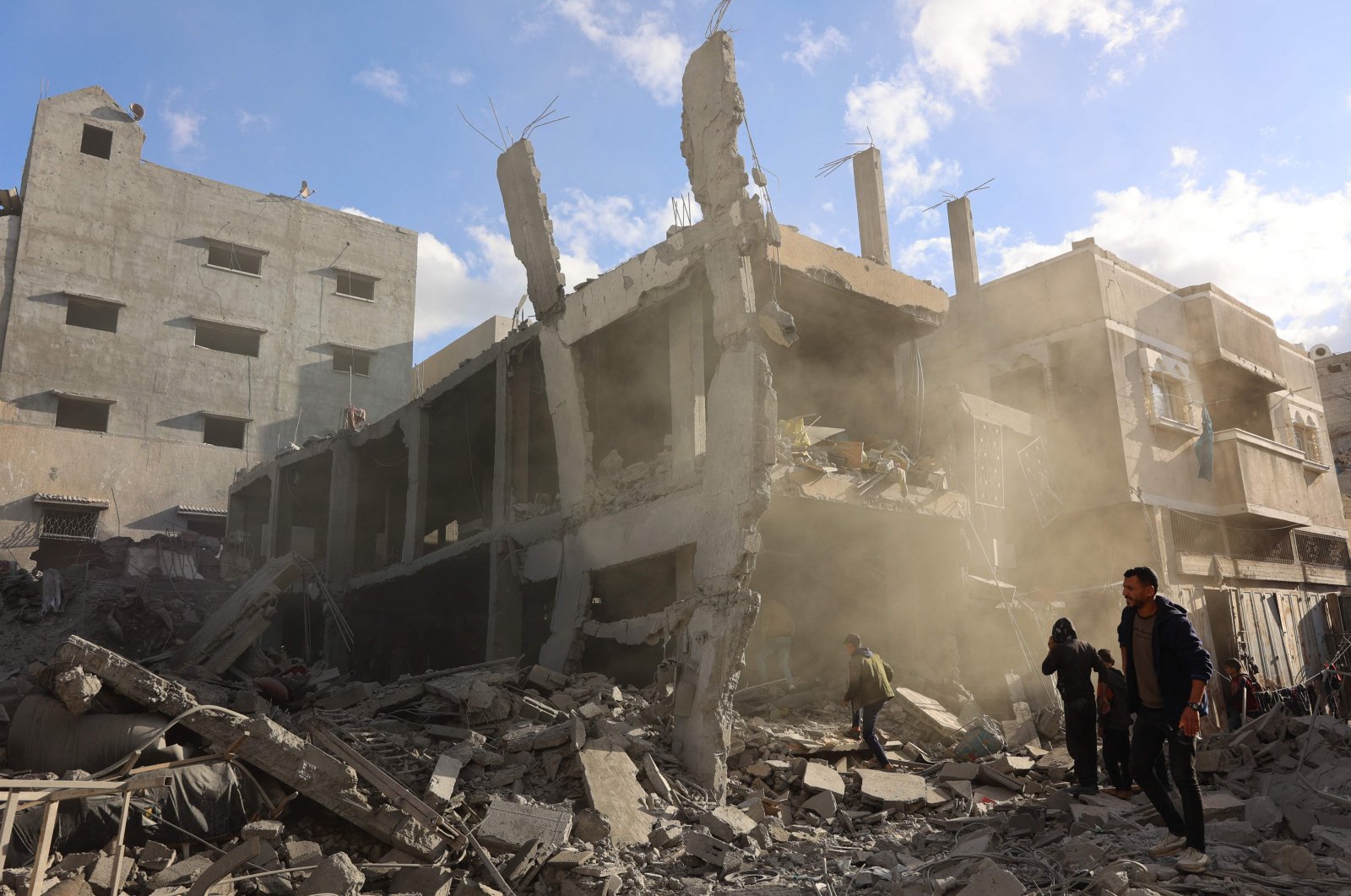 Palestinians inspect the damage after an Israeli airstrike in the Shejaiya suburb east of Gaza City, Gaza, Palestine, Nov. 26, 2024. (AFP Photo)