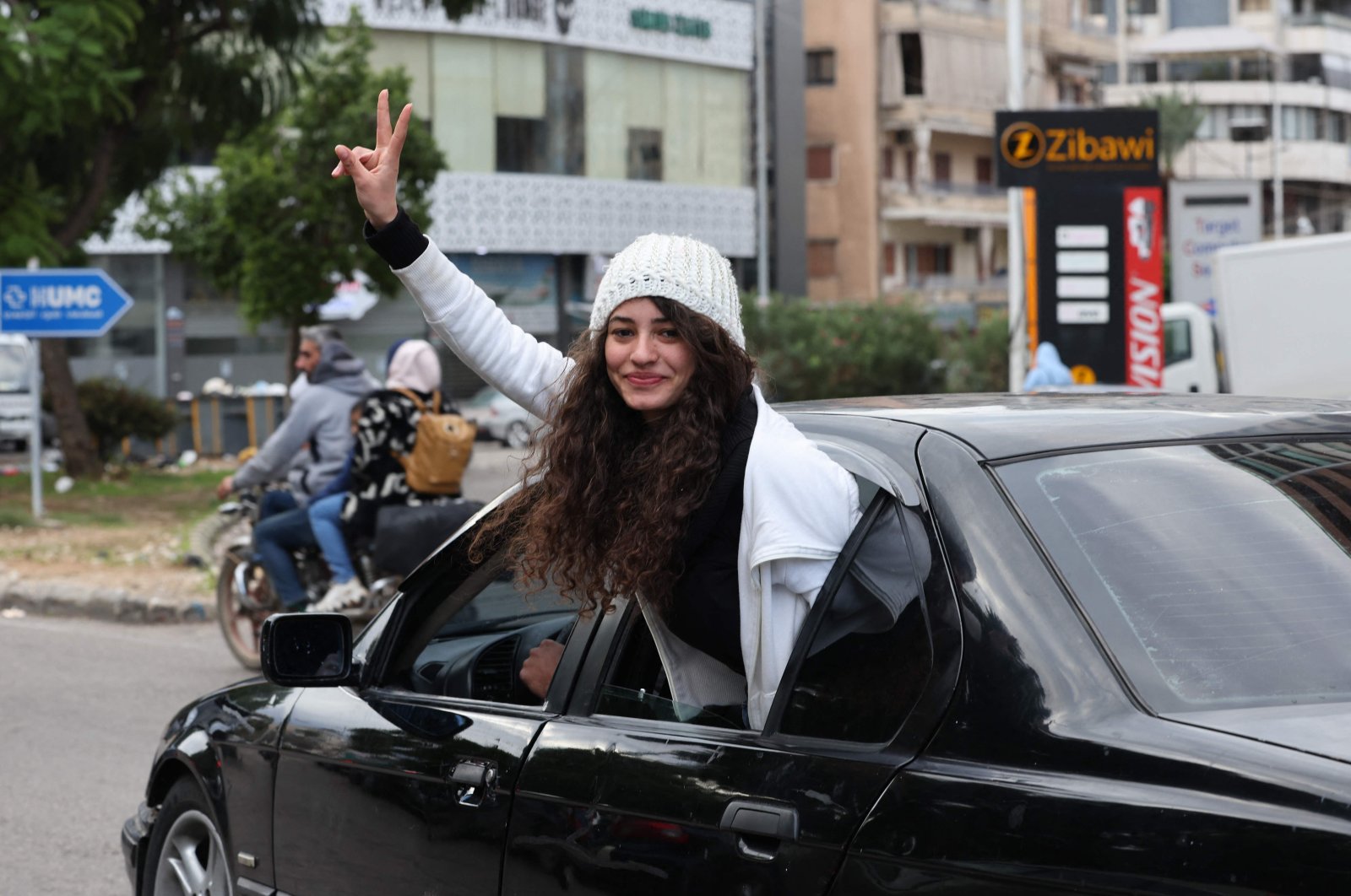 A Lebanese girl gestures as she arrives in the southern city of Sidon, Lebanon, Nov. 27, 2024. (AFP Photo)