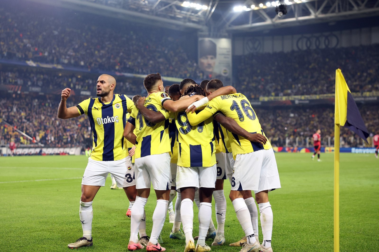 Fenerbahçe players celebrate after a goal during the Süper Lig match against Sivasspor, Istanbul, Türkiye, Nov. 10, 2024. (IHA Photo)