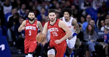 Houston Rockets' Alperen Şengün drives the ball during the NBA match against the Philadelphia 76ers at the Wells Fargo Center, Philadelphia, Pennsylvania, U.S., Nov. 27, 2024. (AA Photo)
