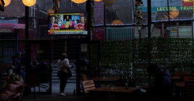News about the presidential election are broadcast on TV at a restaurant in Bucharest, Romania, Nov. 25, 2024. (Reuters Photo)